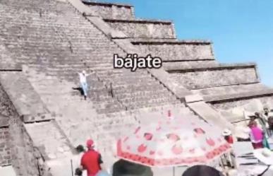 Abuchean a turista por subir pirámide de Teotihuacán (VIDEO)