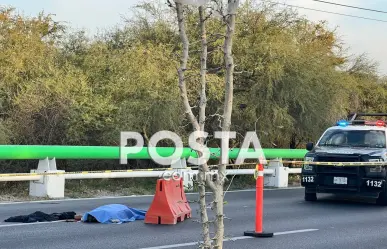 Muere hombre tras intentar cruzar autopista en Apodaca