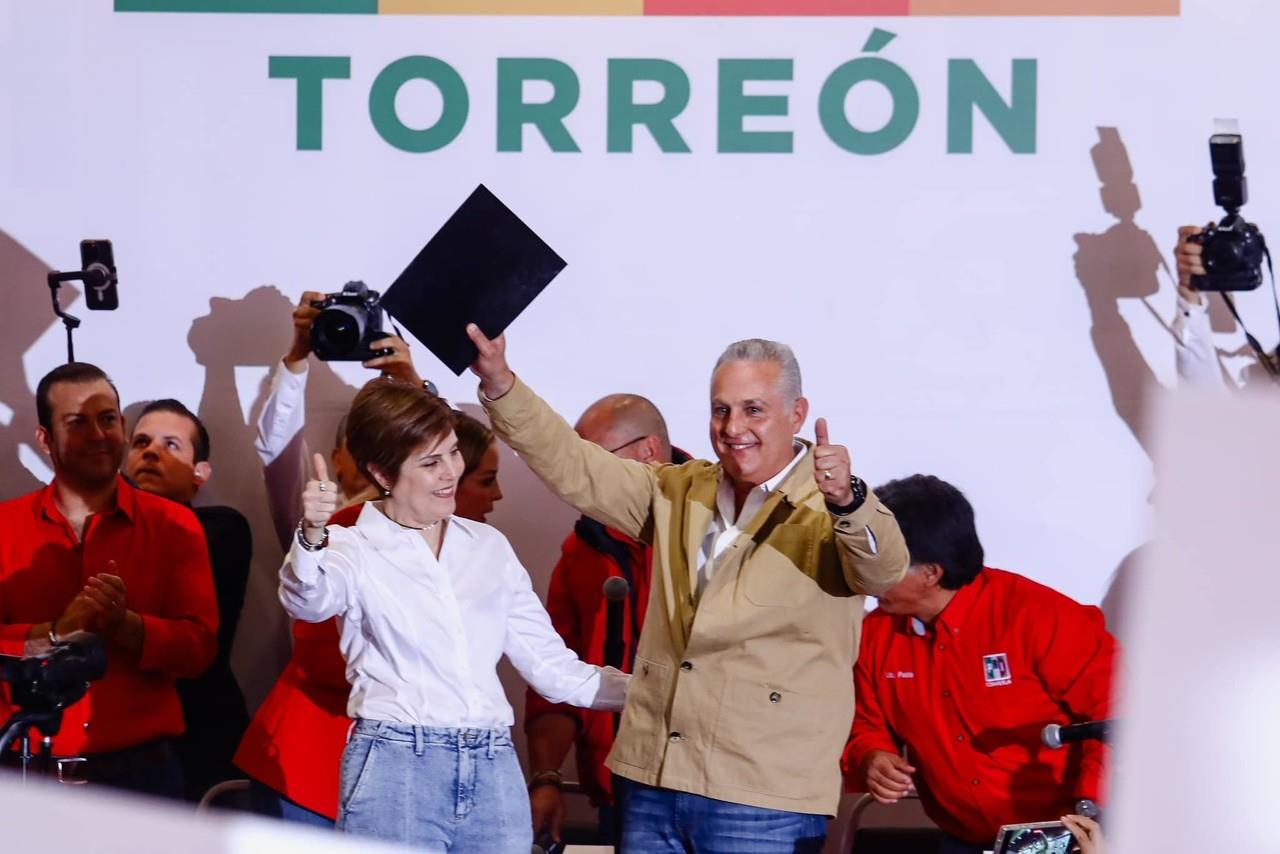 Se registra Román Alberto Cepeda como precandidato a la alcaldía de Torreón. Foto de redes.