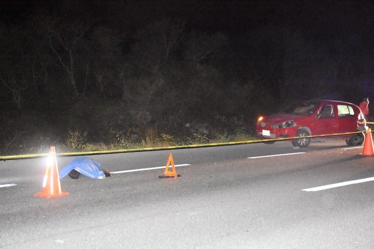 Fallece un hombre al ser arrollado en la Mérida-Cancún mientras empujaba su auto