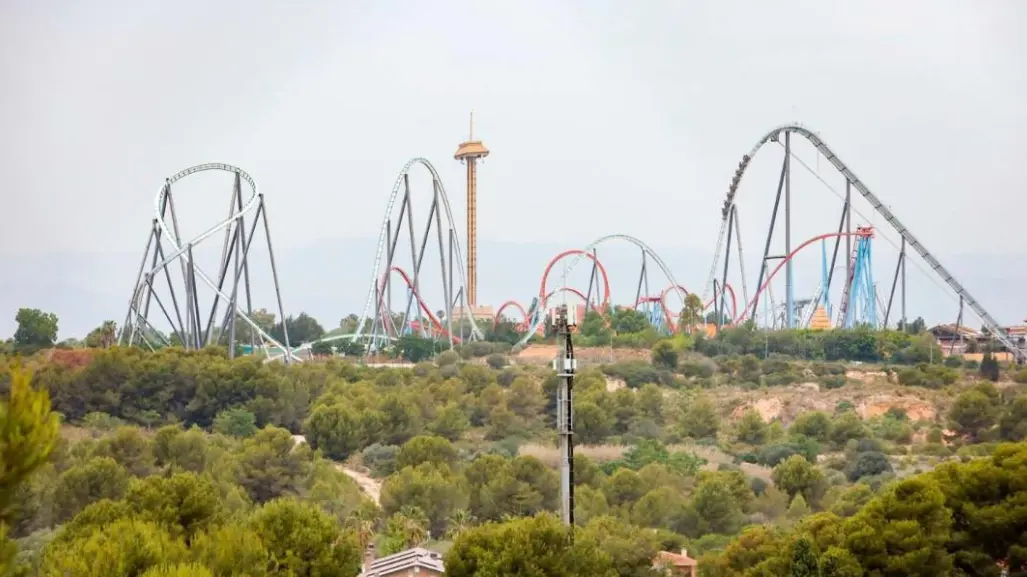 Árbol cae en montaña rusa de PortAventura World dejando 14 heridos