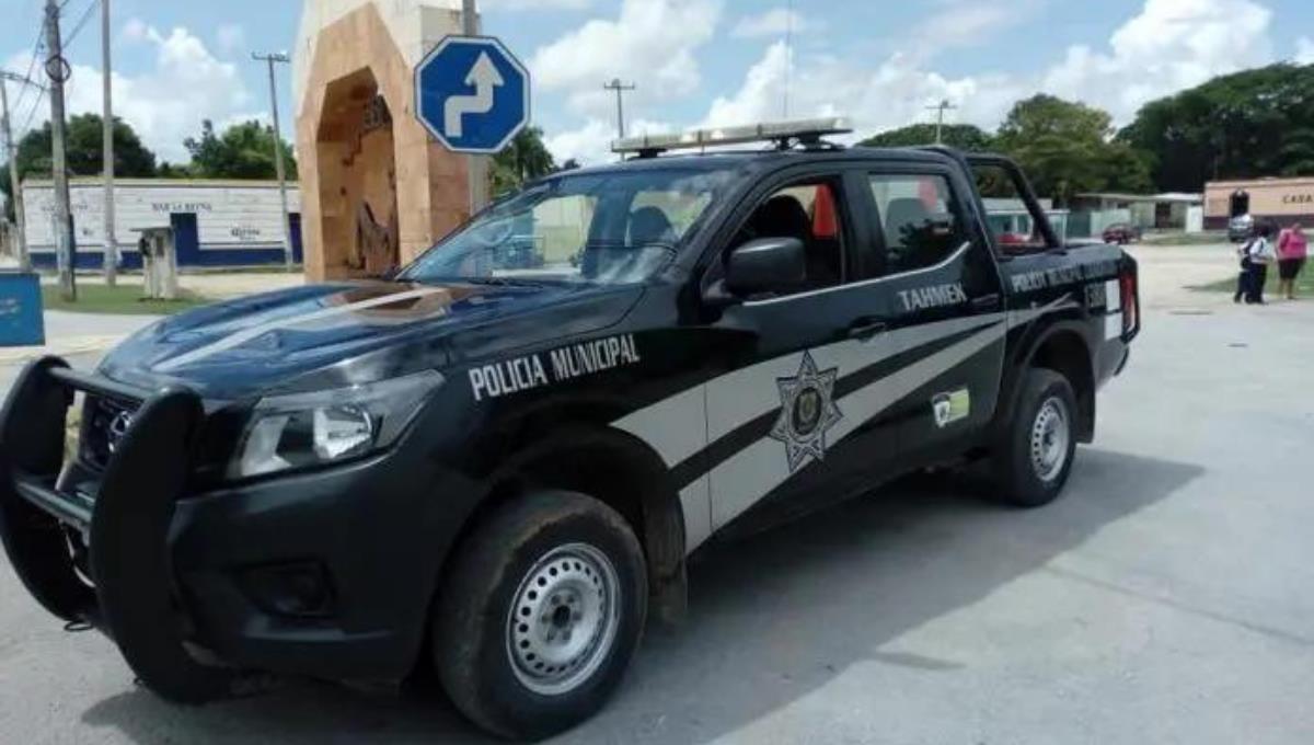 El hombre terminó tirado entre la maleza tras ser golpeado por el auto Foto: De Peso