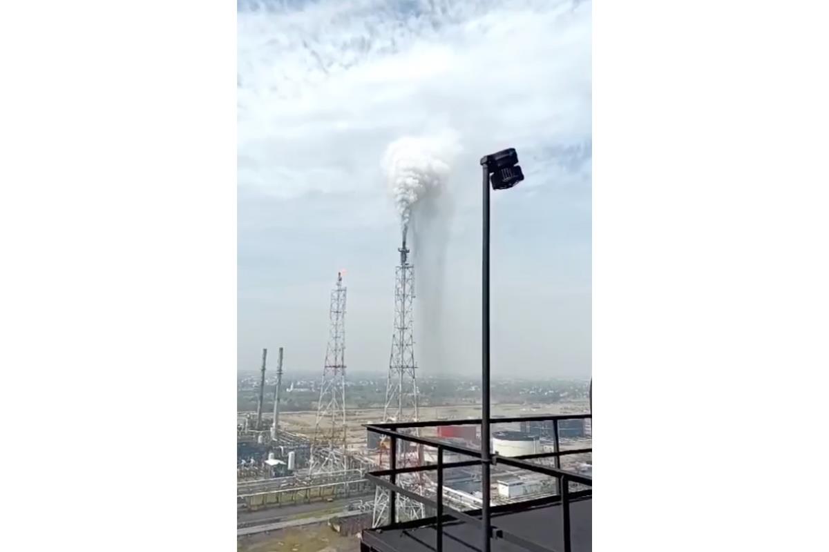 Nube de vapor y fuerte olor a chapopote causa alarma en Ciudad Madero