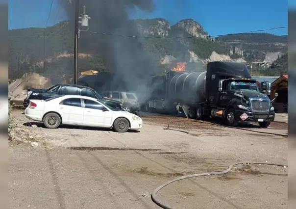 Se incendia pipa en la Supercarretera a Mazatlán