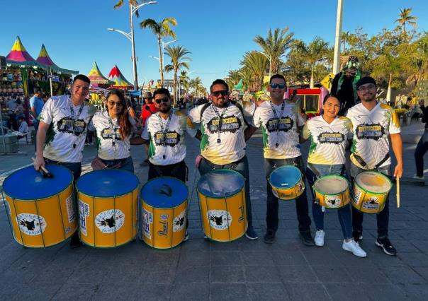 ¡Tocan hasta en divorcios! Batucada ambienta el carnaval de La Paz