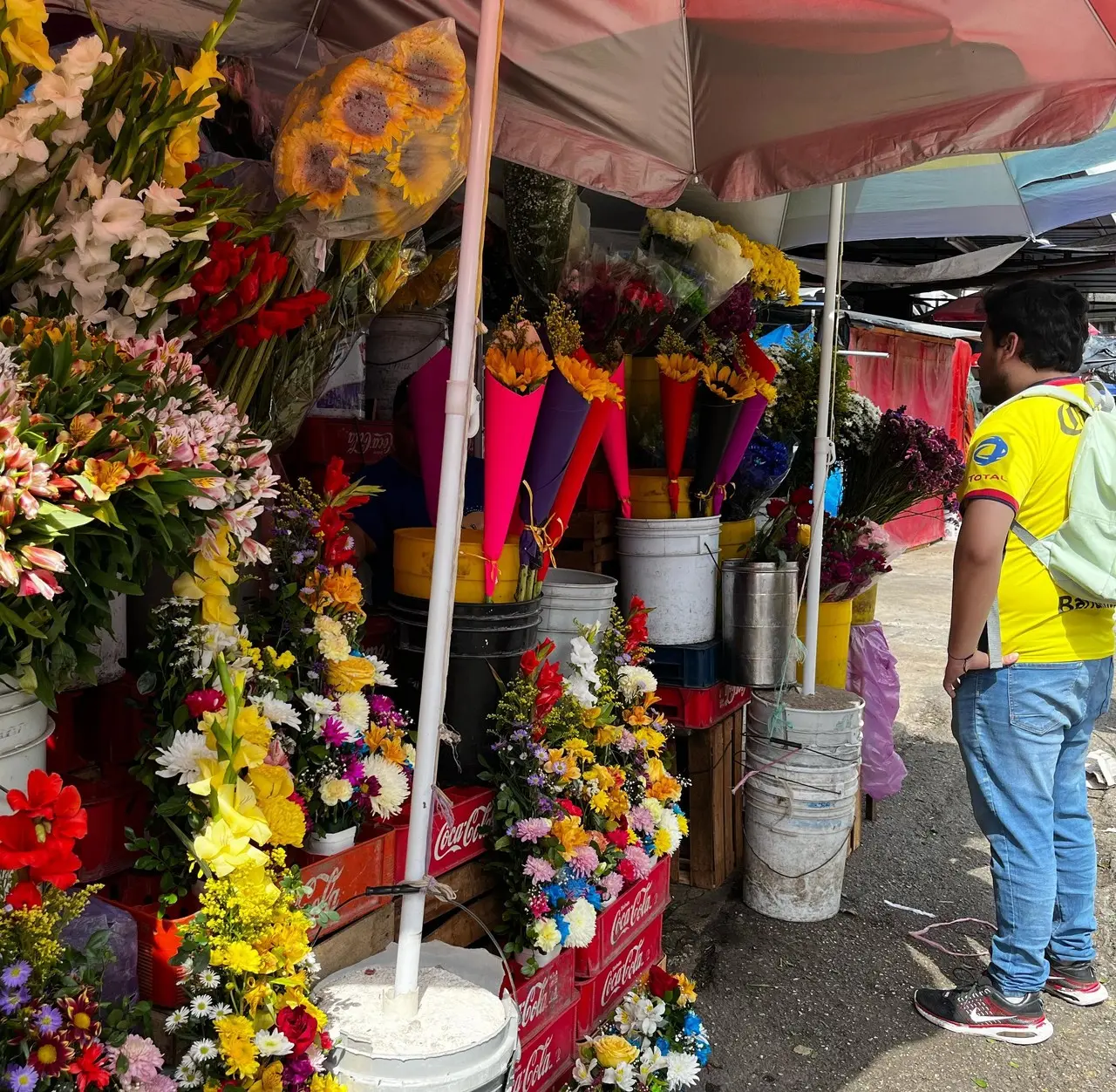 Local de flores, en el Mercado de Lucas de Gálvez. Foto: Irving Gil