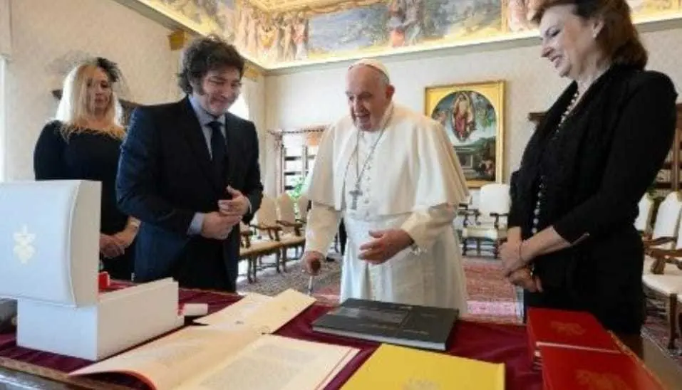 El Papa Francisco recibe a Javier Milei, pese a que lo insultó en campaña