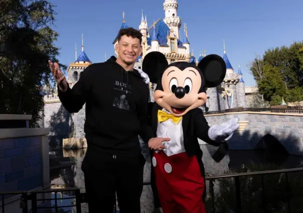 Súper Bowl LVIII: Patrick Mahomes celebra en Disneylandia