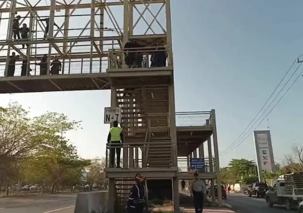 Intento se suicidio en un paso peatonal de Mérida