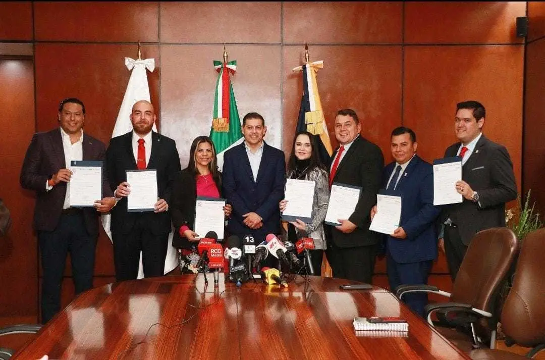 El rector exhortó a los funcionarios de la universidad a desempeñar sus funciones con sensibilidad hacia la comunidad. (Fotografía: UAdeC)