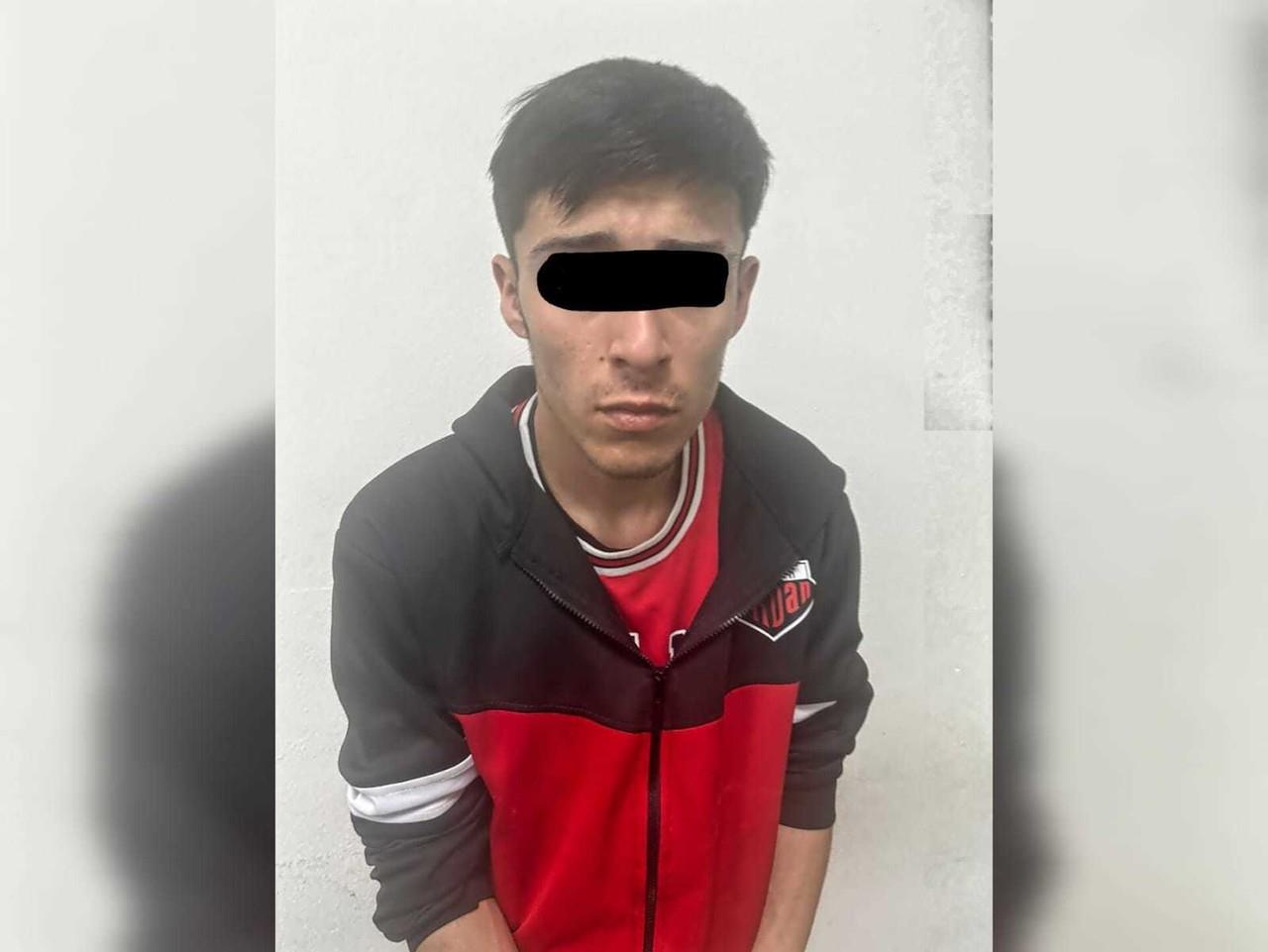 Los policías de Escobedo detuvieron a Emmanuel “N” de 25 años en la colonia Infonavit Monterreal. Foto: Raymundo Elizalde.