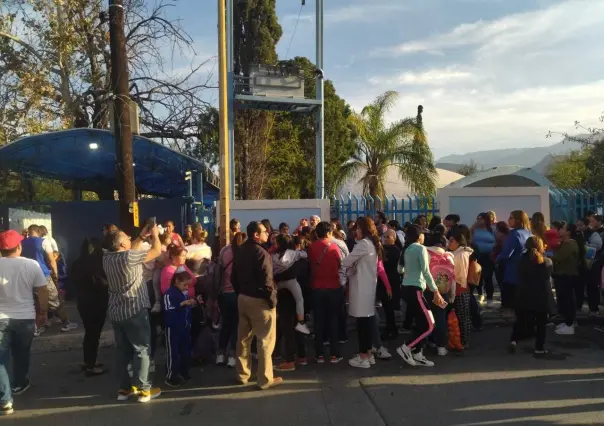 Protestan padres de familia en escuela por presuntos casos de acoso y abuso