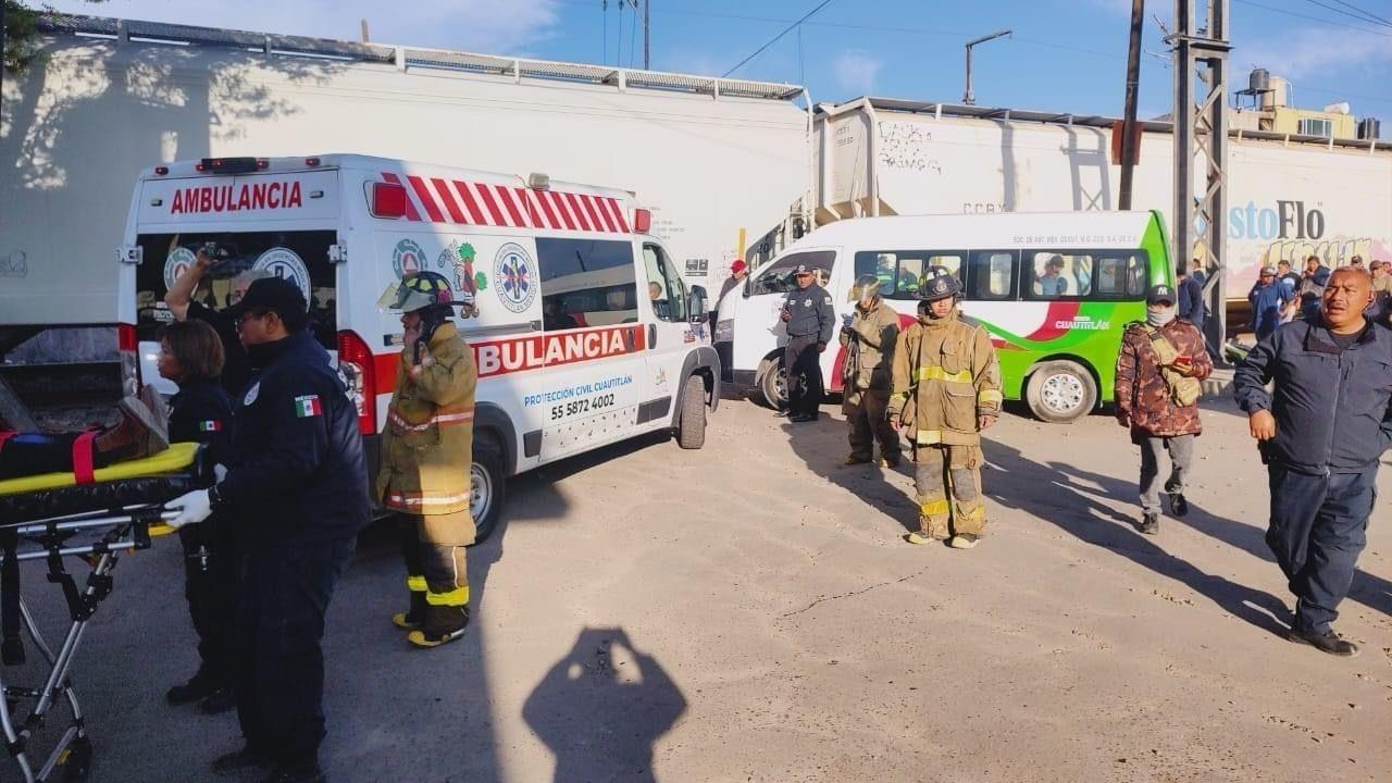 Debido al impacto, siete pasajeros resultaron heridos. Imagen: Melchor Ocampo.
