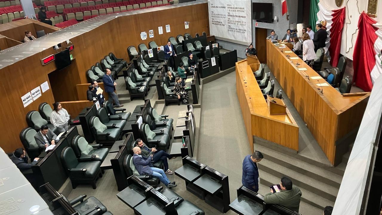 Previo al inicio del segundo periodo del tercer año de la actual legislatura, los diputados de las bancadas del PRI, PAN y Movimiento Ciudadano iniciaron una serie de discusiones. Foto: Cortesía