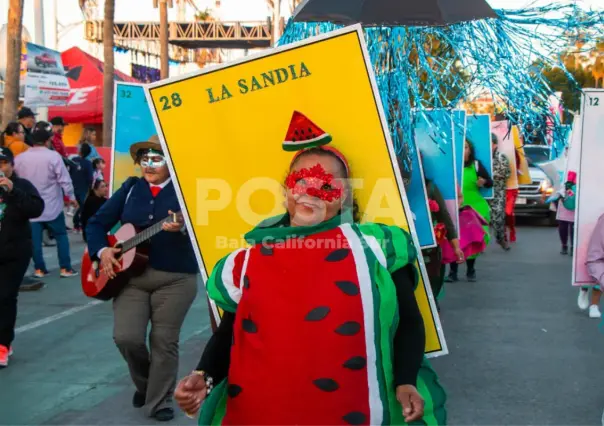 Disfrutan miles de familias el segundo desfile del carnaval de La Paz