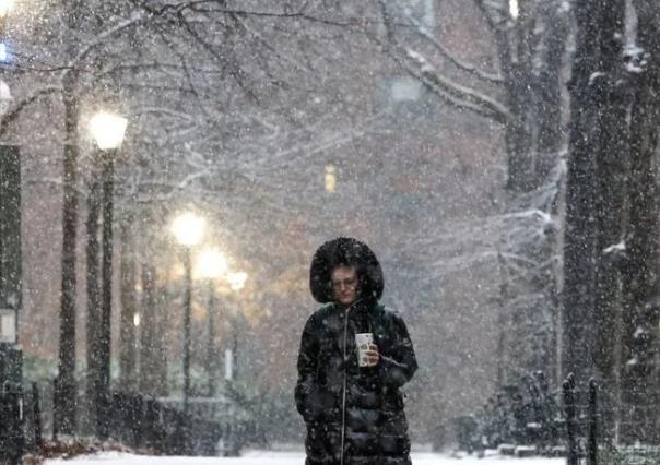 Tormenta invernal provoca cierre de escuelas y cancelación de vuelos en EU