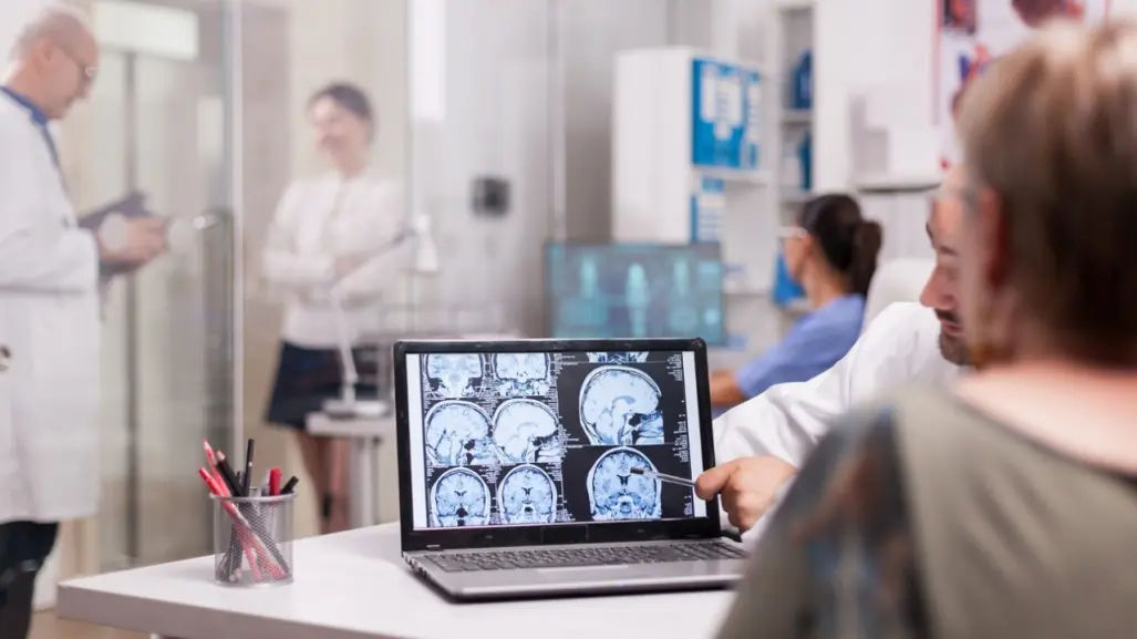 Niño con tumor cerebral se cura y sorprende a científicos, es algo excepcional