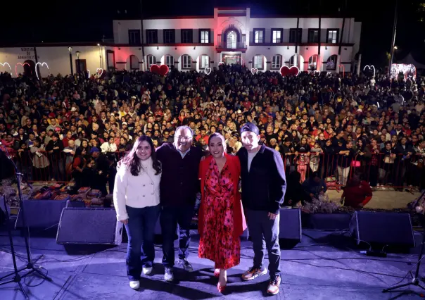 Disfrutan noche romántica en Escobedo: celebran el Día del Amor y la Amistad