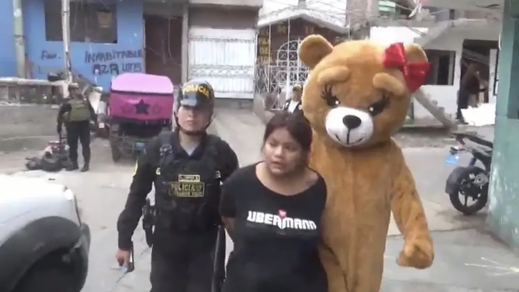 Policía vestido de osita cariñosita atrapa a narcomenudista en Perú | VIDEO