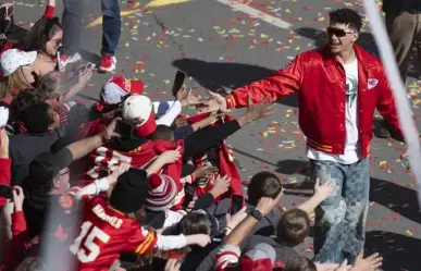 Desfilan los Campeones Chiefs en las calles de Kansas City