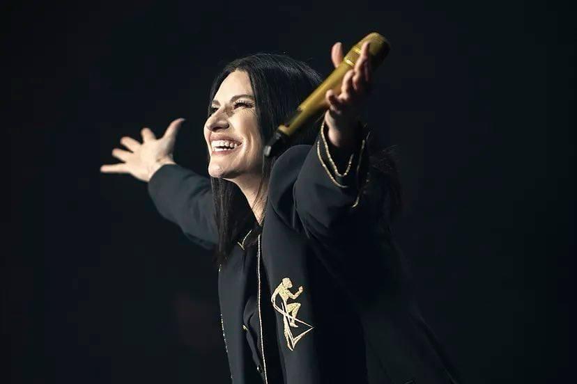 Hombre dispara en 17 ocasiones en concierto de Laura Pausini afortunadamente no paso a mayores Foto: Facebook