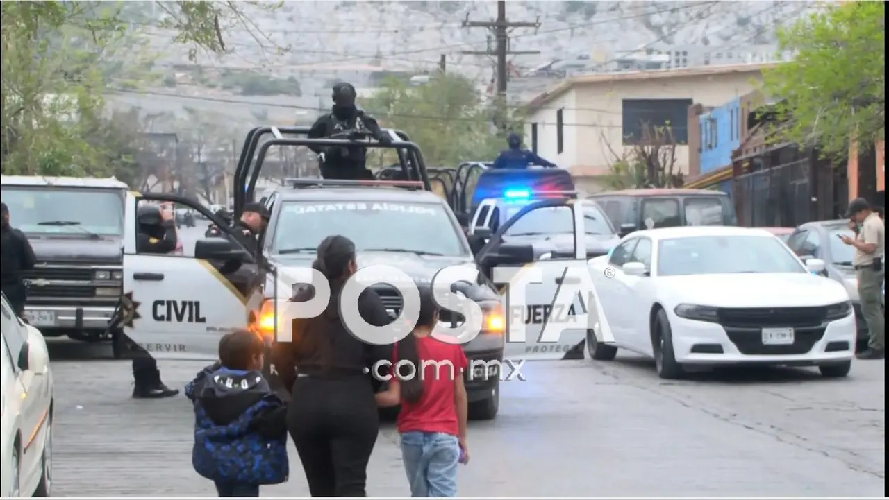 Los sujetos lograron escapar en una motocicleta, pero proyectiles los alcanzan y resultan lesionados por arma de fuego. Foto: Raymundo Elizalde.