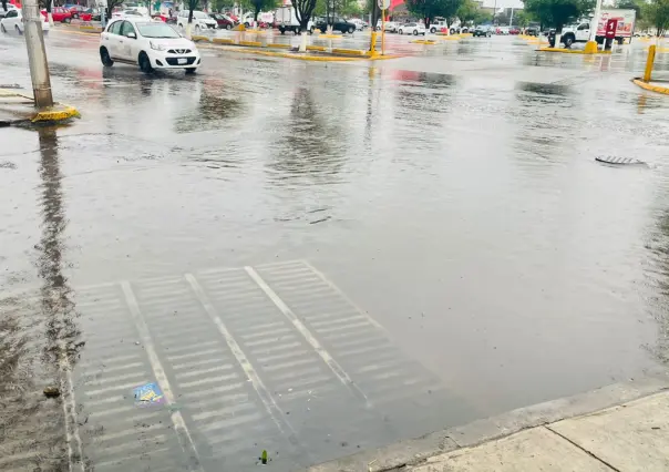 Precipitaciones dejan encharcamientos por casi toda la ciudad