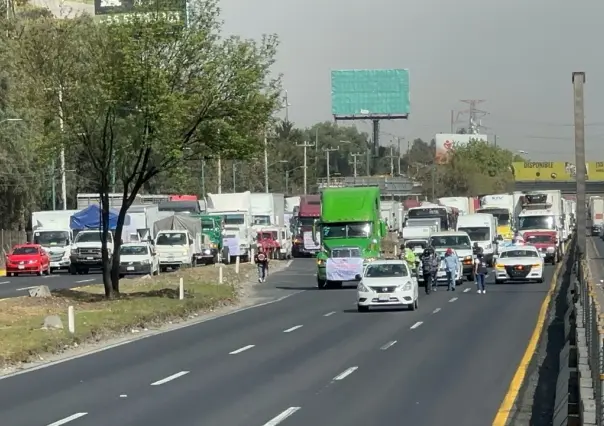 Afectaciones vehiculares por caravana de transportistas en México-Querétaro