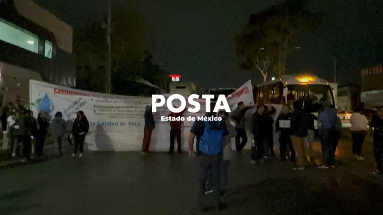 Bloquean Vía José López Portillo por falta de agua en Ecatepec (VIDEO)