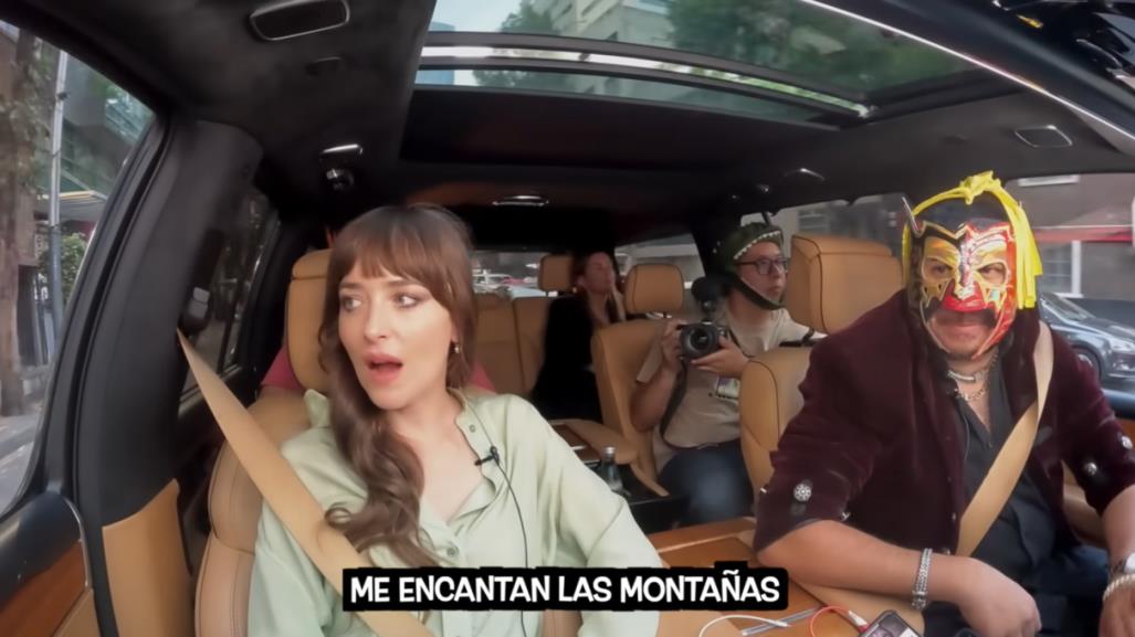 Dakota Johnson se pasea con Escorpión Dorado por la CDMX