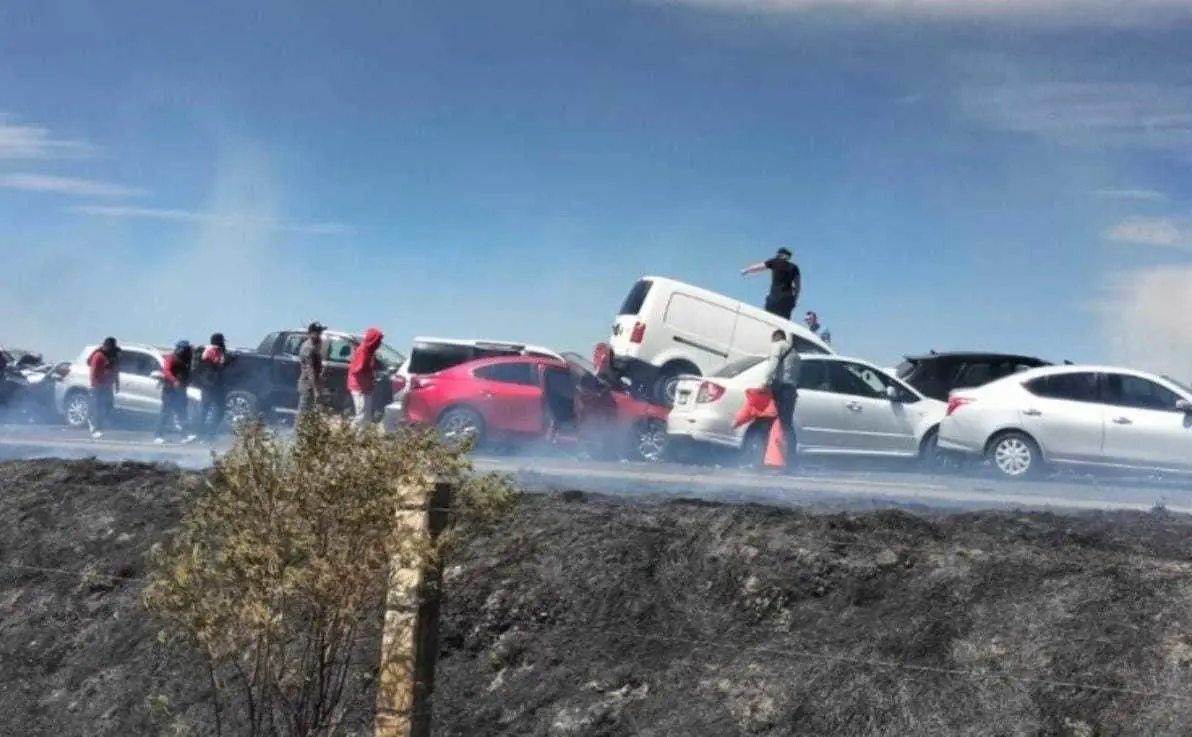 Incendios en carreteras del Edoméx: Automovilistas en riesgo. Foto: Especial