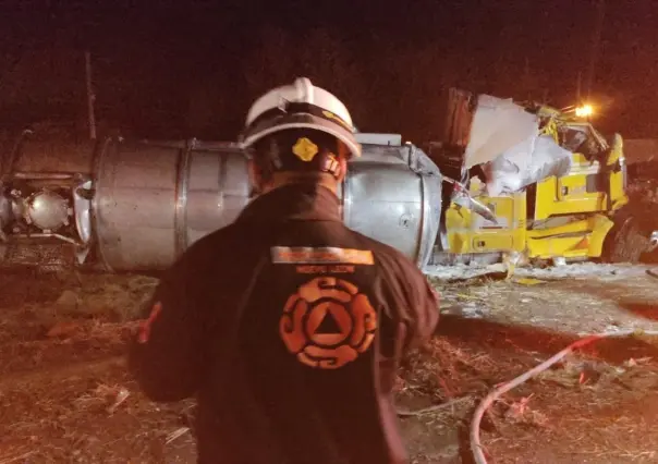 Vuelca auto tanque en Carretera Nacional