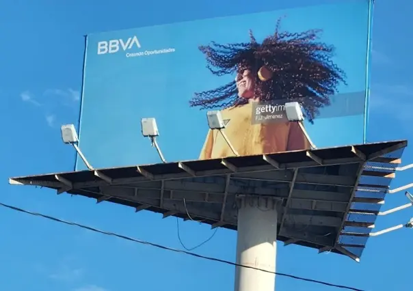 Viralizan panorámico de banco con foto y marca de agua en Monterrey