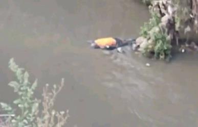 Flota cuerpo sin vida en canal de aguas negras en Los Reyes La Paz
