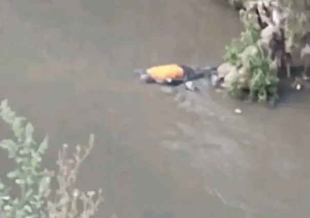 Flota cuerpo sin vida en canal de aguas negras en Los Reyes La Paz