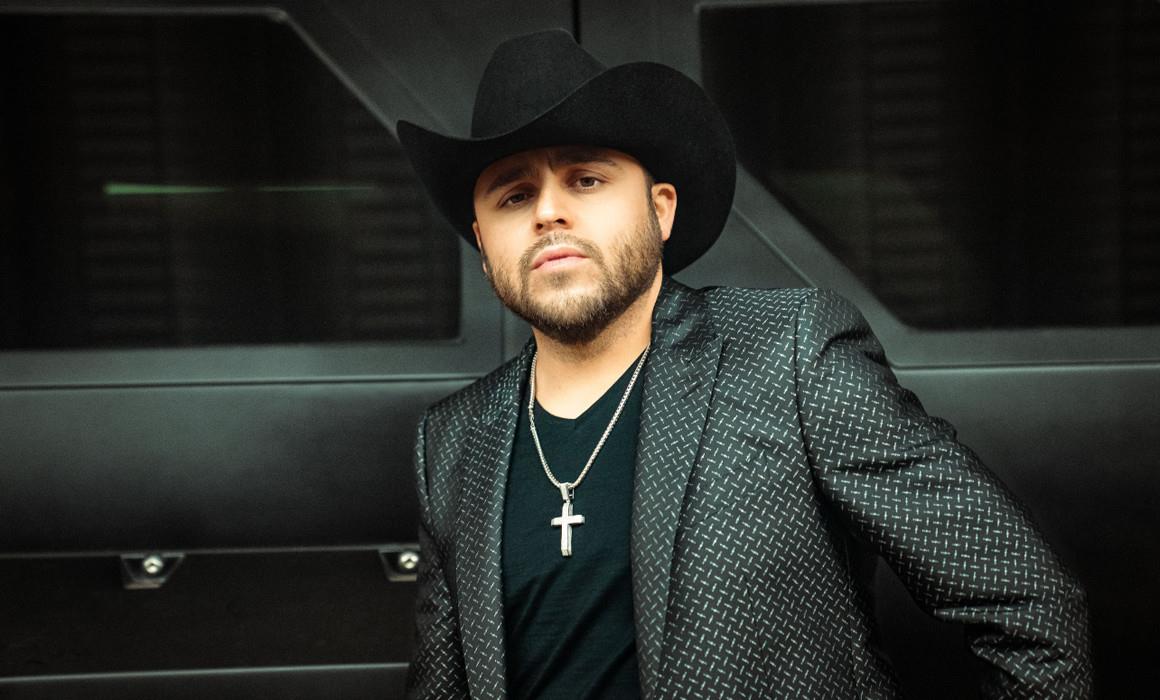 Gerardo Ortiz hasta el momento no se ha pronunciado sobre el accidente que sufrieron sus músicos. Foto. Especial