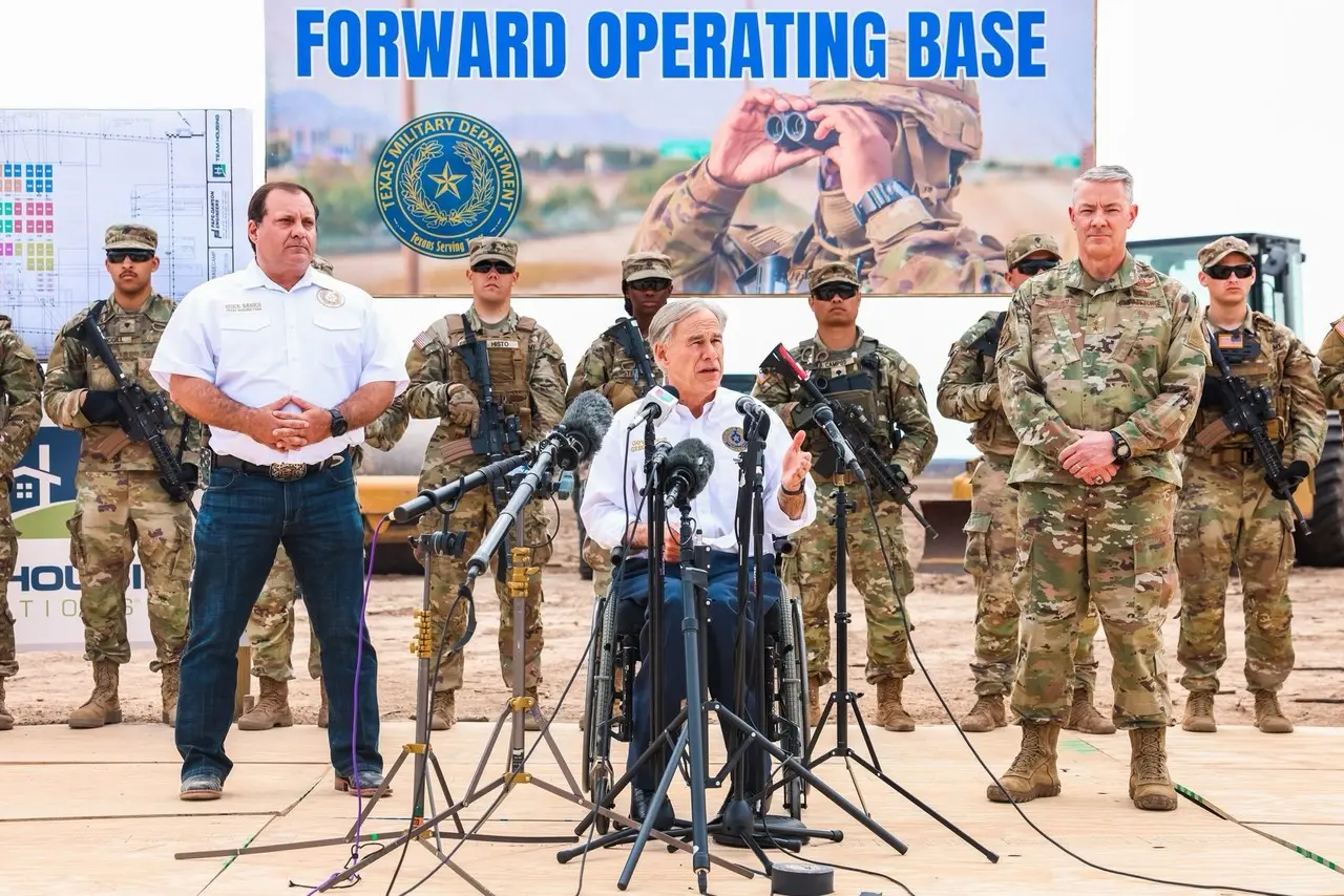 El gobernador texano estuvo en Eagle Pass para dar el anuncio. (Fotografía: Greg Abbott)