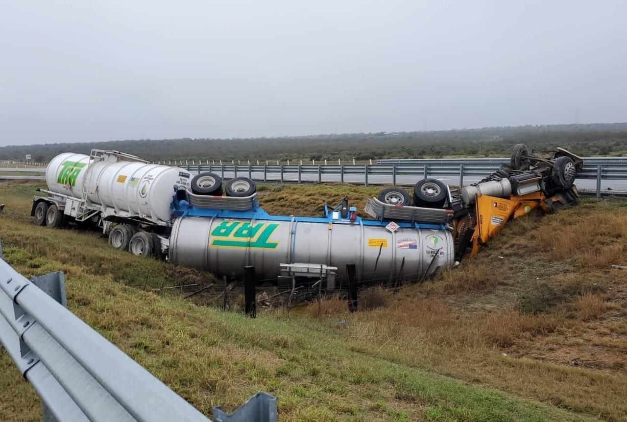 El incidente ocurrió en la Autopista a Reynosa, específicamente en el kilómetro 155. Foto: Protección Civil de Nuevo León.