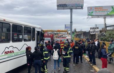 Choque de dos autobuses en la carretera México-Puebla deja 19 heridos