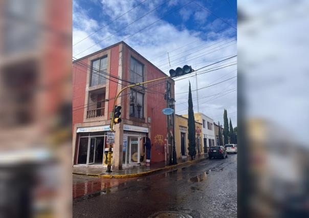 Lluvias provocan corto de la CFE y apaga semáforos de tres céntricos cruceros