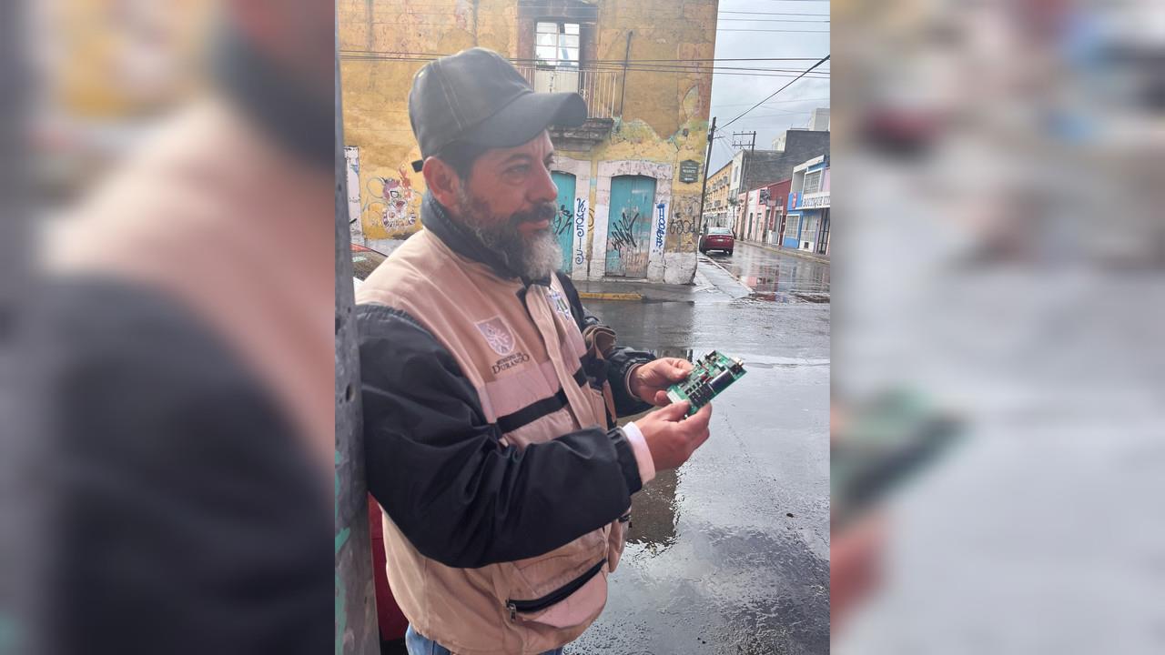 Lluvias provocan corto de la CFE y apaga semáforos de tres céntricos cruceros