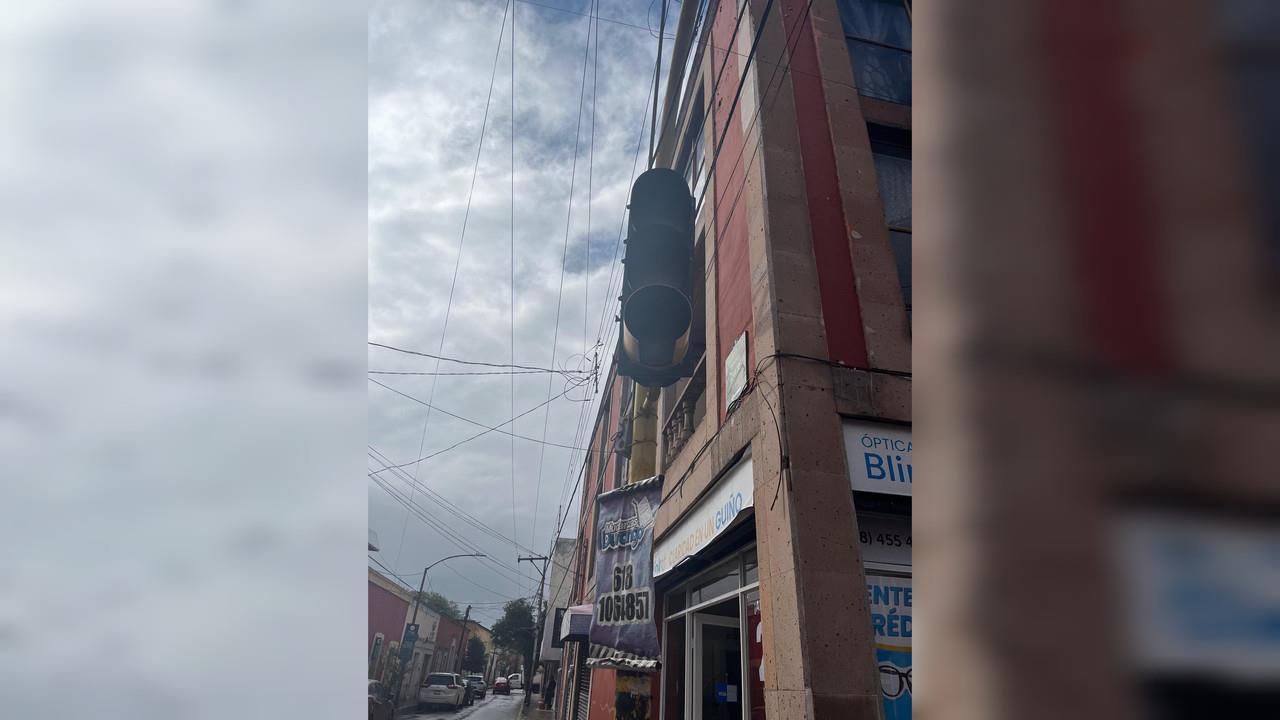 Lluvias provocan corto de la CFE y apaga semáforos de tres céntricos cruceros