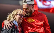Travis Kelce dona otros 100 mil dólares para víctimas del tiroteo en Kansas City