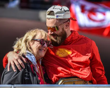 Travis Kelce dona otros 100 mil dólares para víctimas del tiroteo en Kansas City