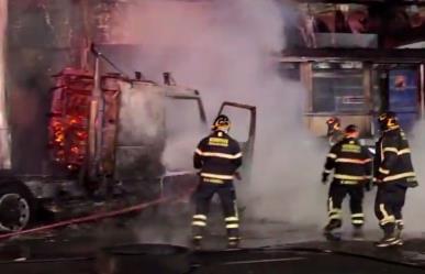 ¡Choca tráiler contra el Metrobús de la CDMX! | VIDEO