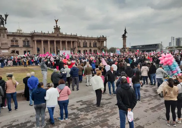 Marchan más de 10 mil por Nuestra Democracia en Monterrey