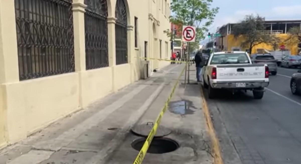 Asiste Protección Civil Nuevo León a conato de incendio en registros subterráneos en Barrio Antiguo Foto: Especial