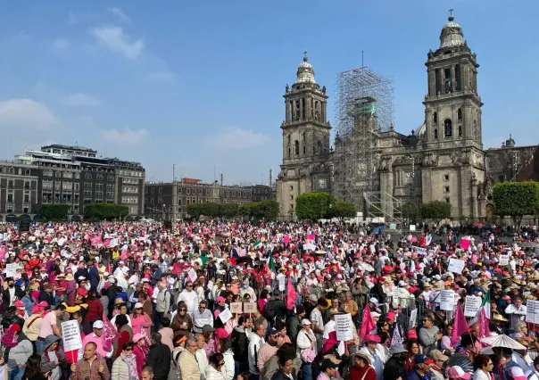 Marcha por la Democracia: Miles se congregan en Zócalo de México