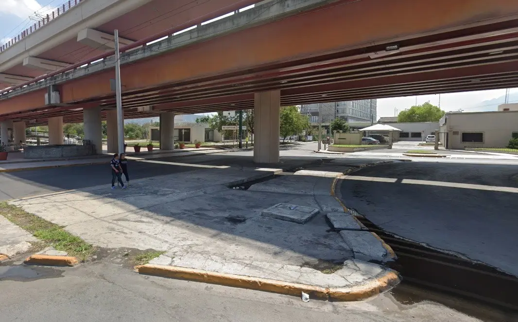 Para los conductores que se desplazan de norte a sur por la lateral de Félix U. Gómez, se habilitará solo el tránsito local. Foto: Especial.