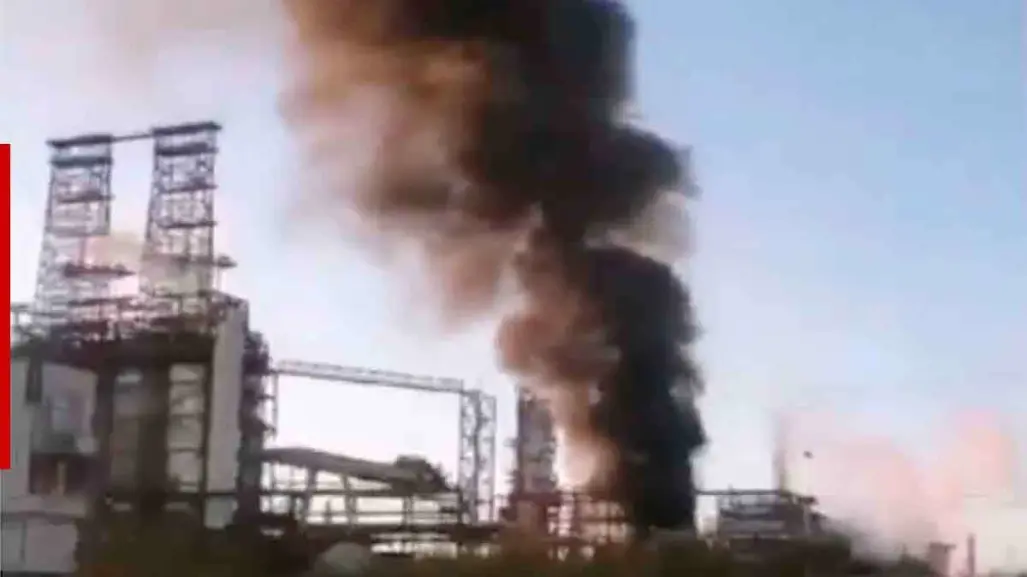 Reportan incendio en la refinería de Cadereyta, Nuevo León